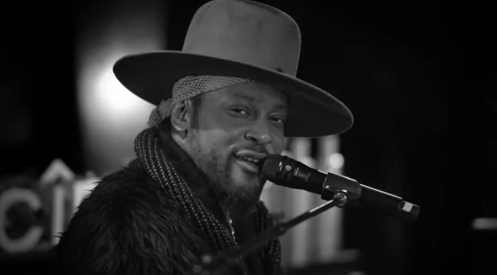 D’Angelo, cantor da icônica música “Unshaken” de Red Dead Redemption 2, morre aos 51&nbsp;anos