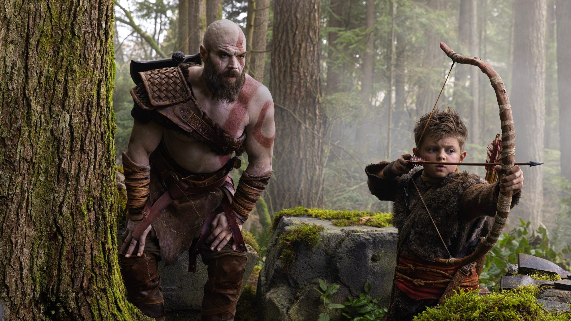 Ryan Hurst não será mais o Kratos na série de God of War após grave lesão nas gravações