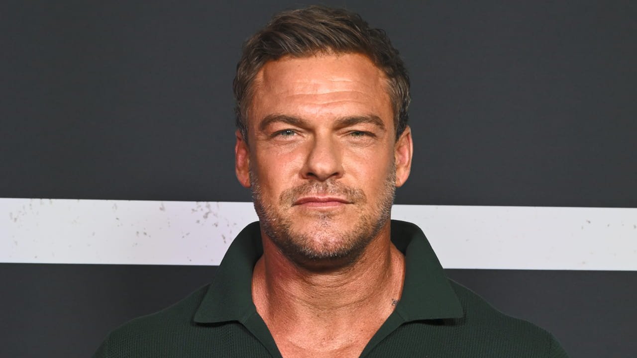 Filme de Helldivers é adiado para 2028 e confirma Alan Ritchson como protagonista